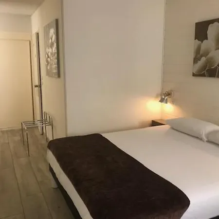 Logis Hotel Les Gravades Ussel Ussel  Exterior foto